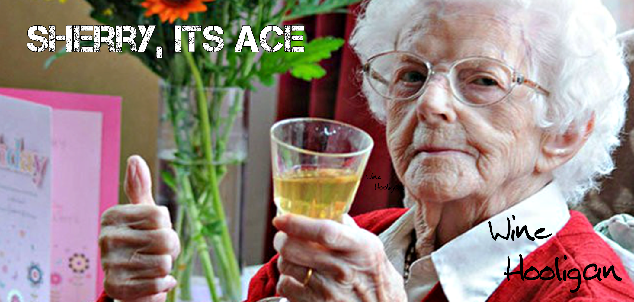 Еще вовсе человек не пожилой. Бабушка пьет. Старушки пьют. Старая женщина пьет. Пьющие бабушки.